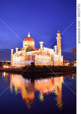 Brunei's Old Mosque 8620752