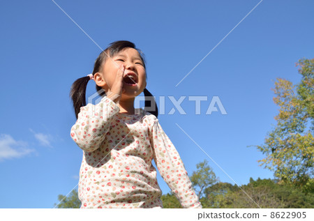 Girl shouting 8622905