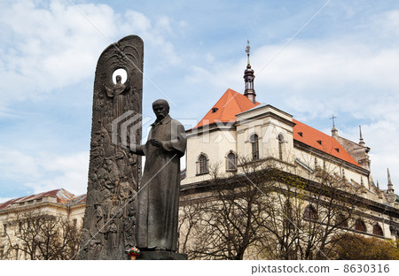 monument of poet Taras Shevchenko 8630316