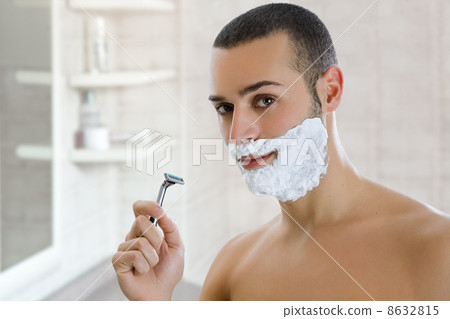 man shaving man shaving 8632815