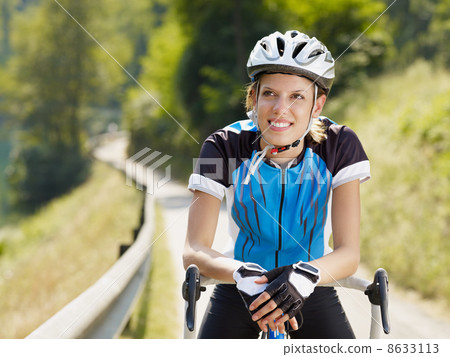 female cyclist female cyclist 8633113