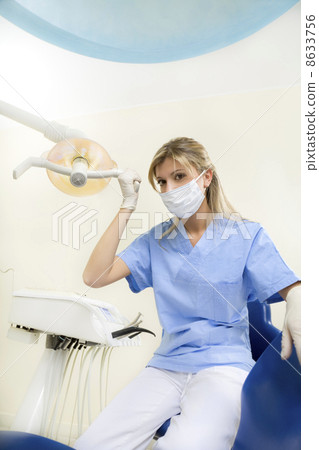 dentist dentist 8633756