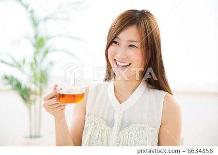 Woman drinking tea 8634856