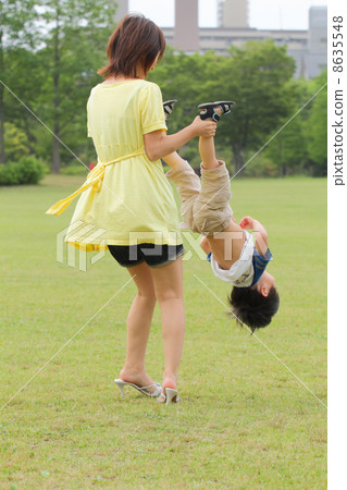 Parents playing in the park of fresh green Parents playing in the park of fresh green 8635548