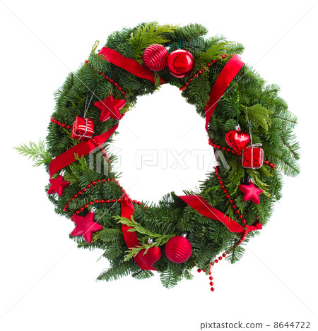green christmas wreath with red decorations 8644722