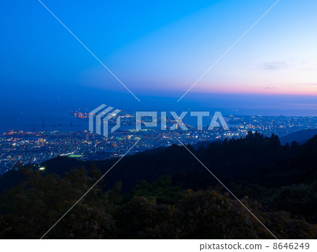 神戶山山的晚上風景 8646249
