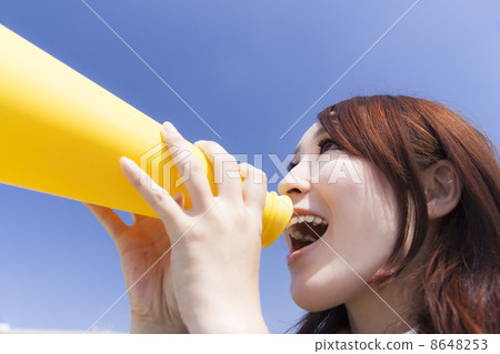 呼喊與擴音機的女商人 8648253