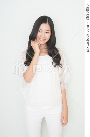 年輕的女士 8650880