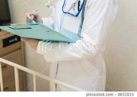 Doctor with medical record 8651033