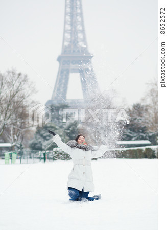Happy young girl having fun on a winter day 8652572