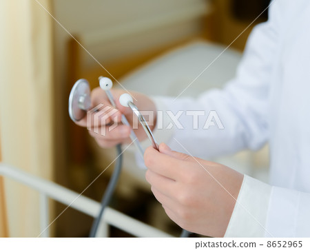 Doctor with stethoscope 8652965