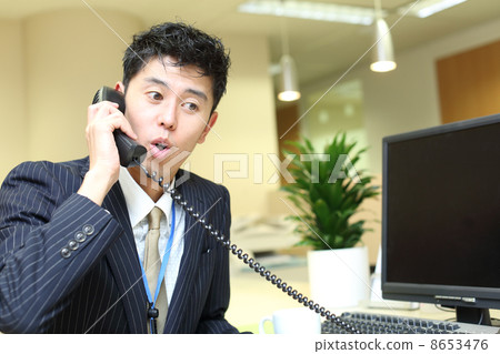 Businessman calling 8653476