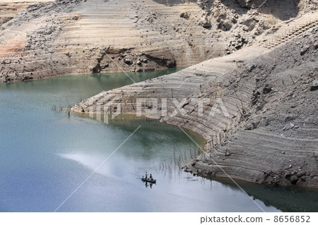 Water storage ratio declined (27%) Shooting from the Yoshino River bridge on Hayamiura Dam (Hayamiura Lake) where it entered the third intake restriction 8656852