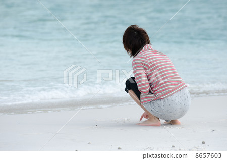 A woman nestling at Whitehaven Beach A woman nestling at Whitehaven Beach 8657603