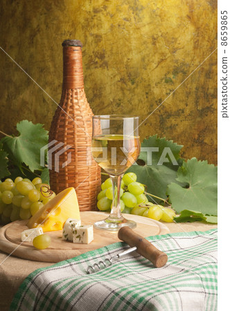 White wine White wine 8659865
