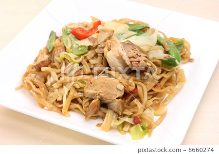 可口泰國樣式油煎的蕎麥麵條 可口泰國樣式油煎的蕎麥麵條 8660274