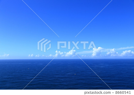 Atlantic waters from the westernmost point of Europe's Cape Loca 8660541