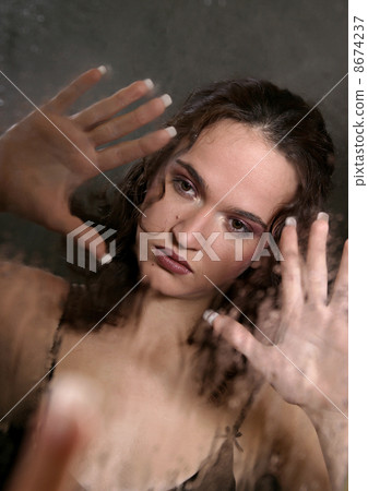 Portrait sad the girl 8674237