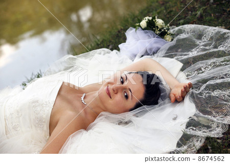 Beautiful bride Beautiful bride 8674562