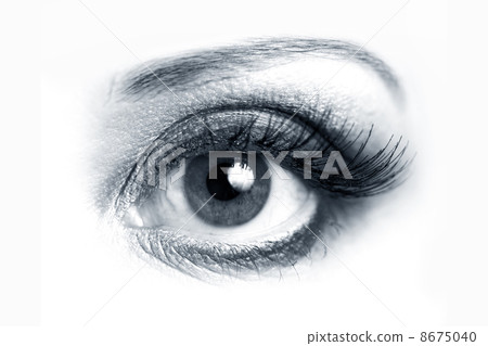 Open eye closeup 8675040