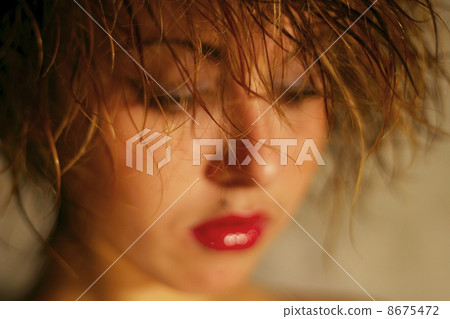 Portrait of the young girl Portrait of the young girl 8675472