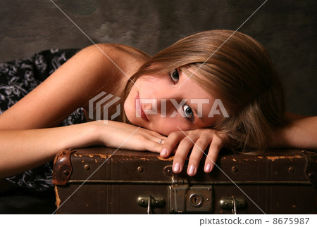 Girl with old suitcase 8675987