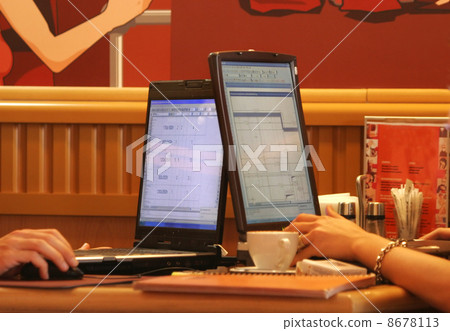 Two laptop 8678113