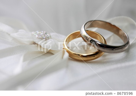 Wedding rings 8678596