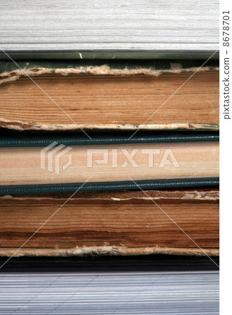 Old and modern books Old and modern books 8678701