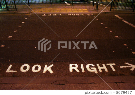 Look Right Look Right 8679457