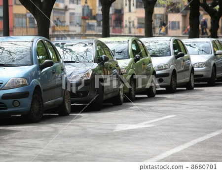 Automobiles 8680701