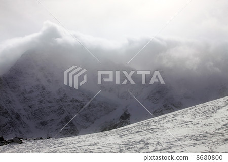 Mountains in clouds 8680800