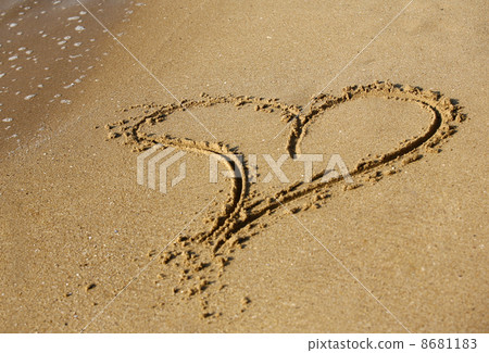 Heart on sand 8681183