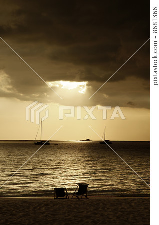 Drifting boat on a sunset Drifting boat on a sunset 8681366