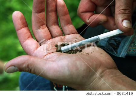 Cigarette with marihuana 8681419