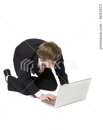 8683023