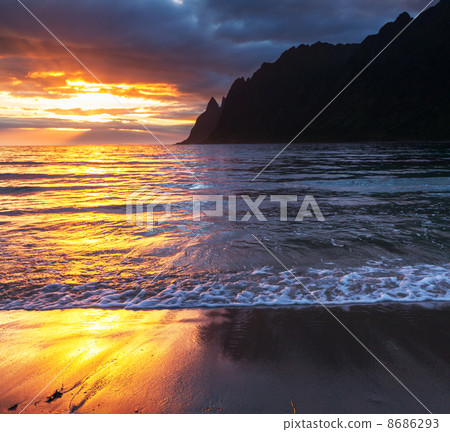 Sunset scene 8686293