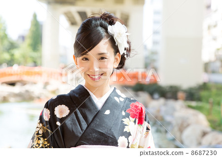 一個戶外和服的女人 8687230