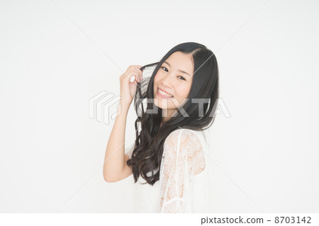 年輕的女士 8703142