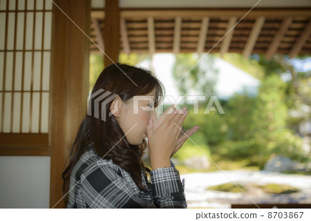 Female tourists Autumn in Kamakura Koshijiji Female tourists Autumn in Kamakura Koshijiji 8703867