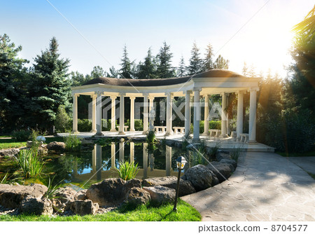 Rotunda 8704577