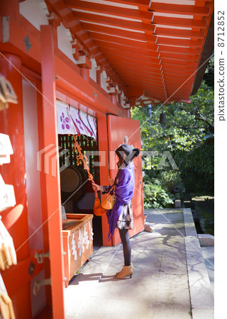Female tourists Autumn's Kamakura Eggi Tenjin 8712852