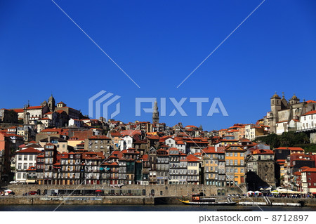 World Heritage Site Landscape in the historic center of Porto 8712897