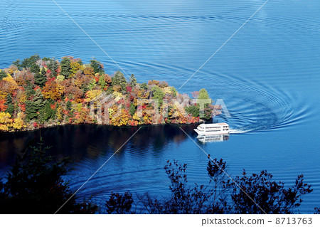 Nikko Chuzenji Lake autumnal leaves 8713763