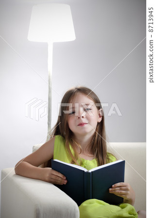 beauty girl read book on sofa 8713945