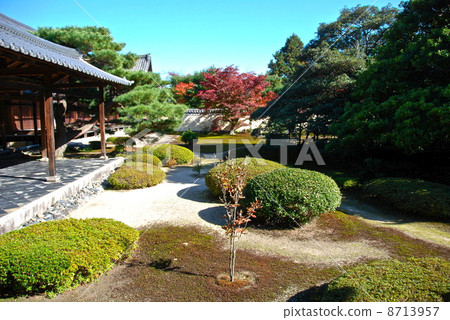 Kao In 招待所前面的花園 京都市sakyo Ku Sagaokitabori Cho 照片素材 圖片 圖庫