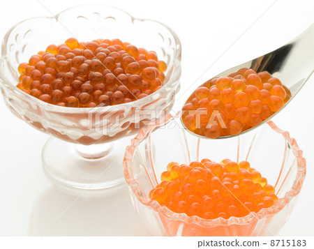 Ikura鹽漬（右）Ikura浸泡在醬油（左） 8715183