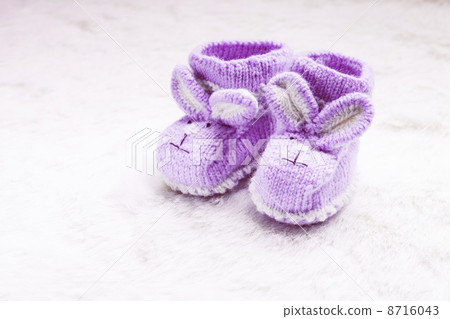 Knitted baby booties Knitted baby booties 8716043
