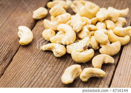 cashews in wooden bowl cashews in wooden bowl 8716144
