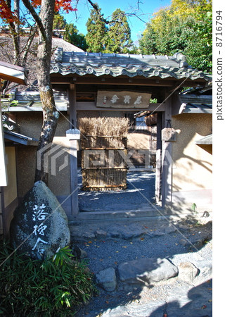 Gate of the falling persimmon (Kagoshima-ku Kyoto Ward Saga Okurayama Scarlet Mami Town) 8716794